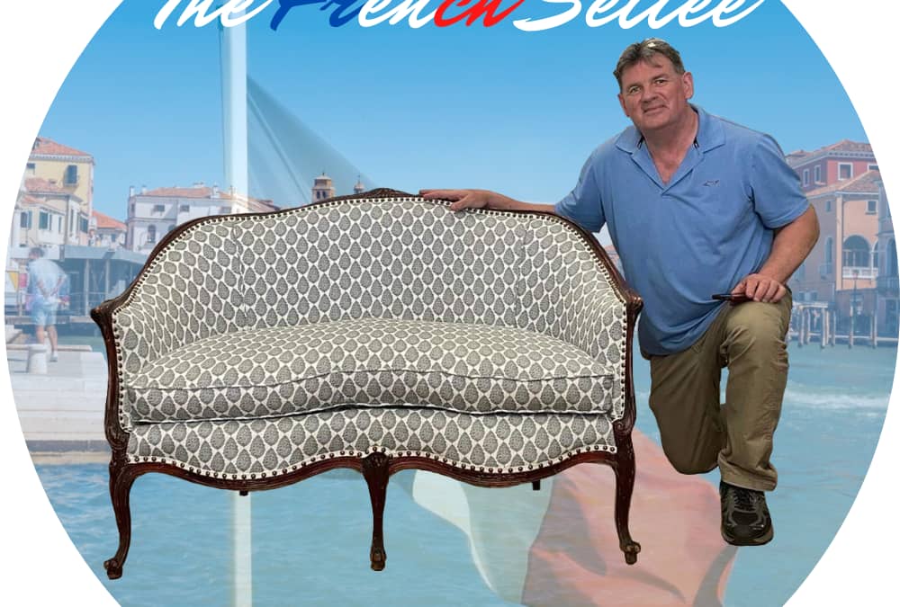 The French Settee Deluxe Class